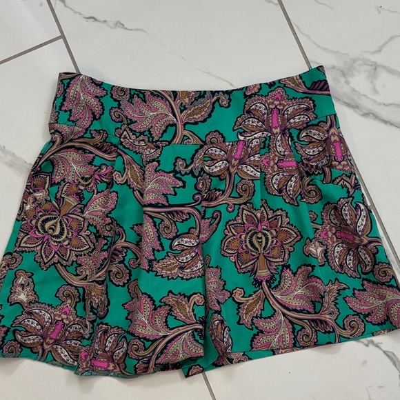 LOFT Women's High Wasted Green Paisley Floral Shorts Sz 2 EUC - Picture 2 of 9